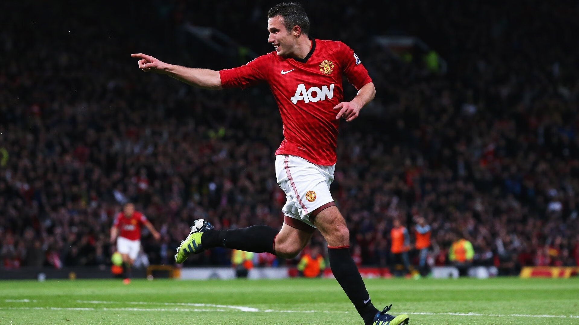 意大利骑手吉尔·托马斯在2024年国际马术联合会障碍赛世界巡回赛中以“Bella”马匹获得个人第六名,表现出色。