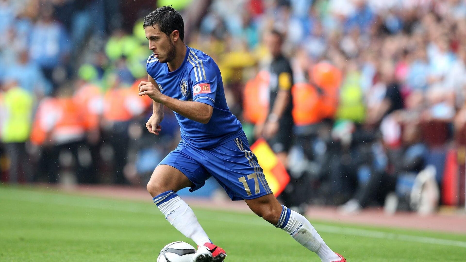 比利时骑手吉尔·托马斯在2024年国际马术联合会障碍赛世界巡回赛中获得个人第六名,表现出色。