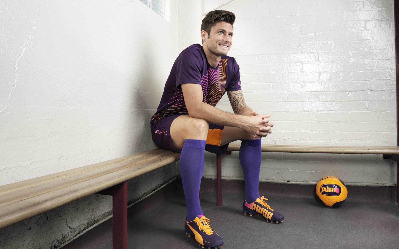 林丹为羽毛球训练营担任客座导师,林丹羽毛球训练视频