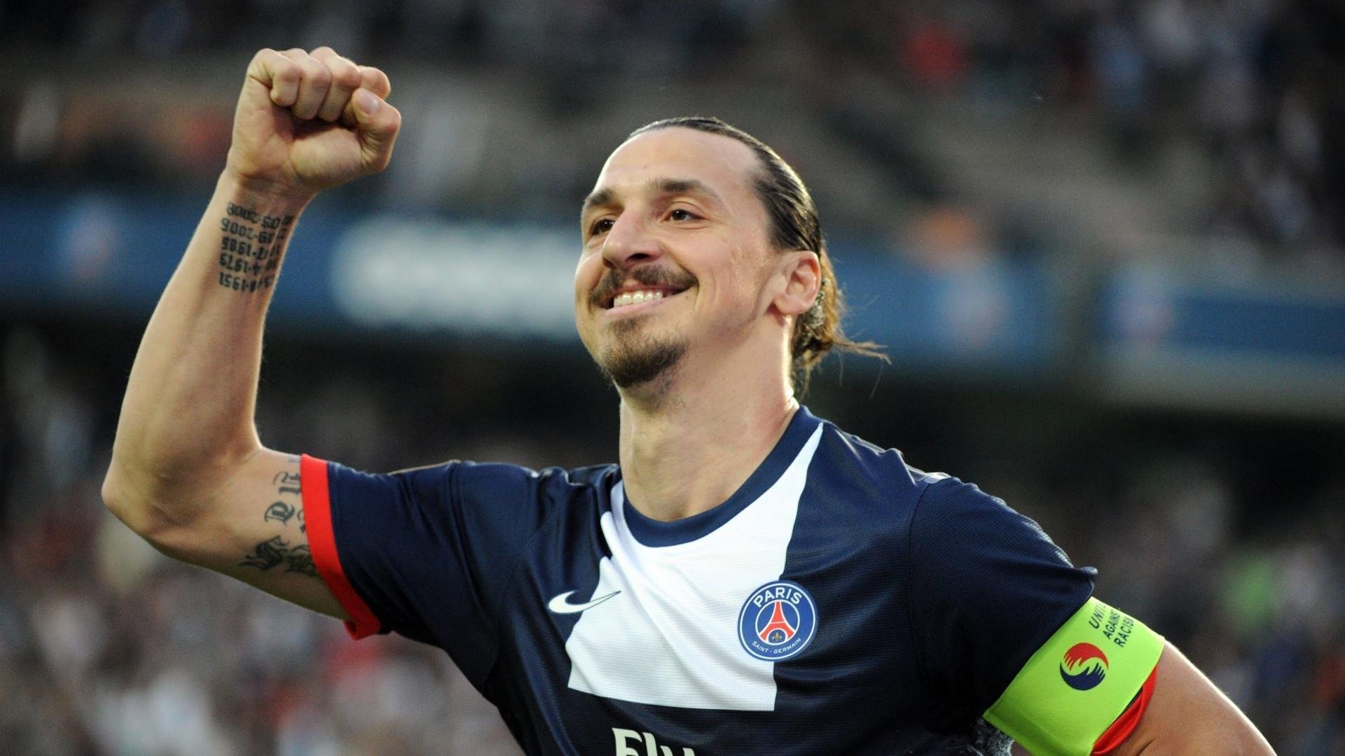 _现场气氛火爆，粉丝欢呼声经久不息！_，现场气氛爆棚